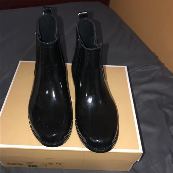 Michael Kors rain boots - Picture 2 of 3